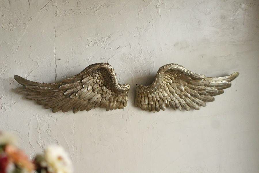 天使の羽根のオブジェ