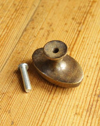 古色真鍮のオーバルノブ H/手にしっくりなじむ形とサイズの真鍮製取っ手06