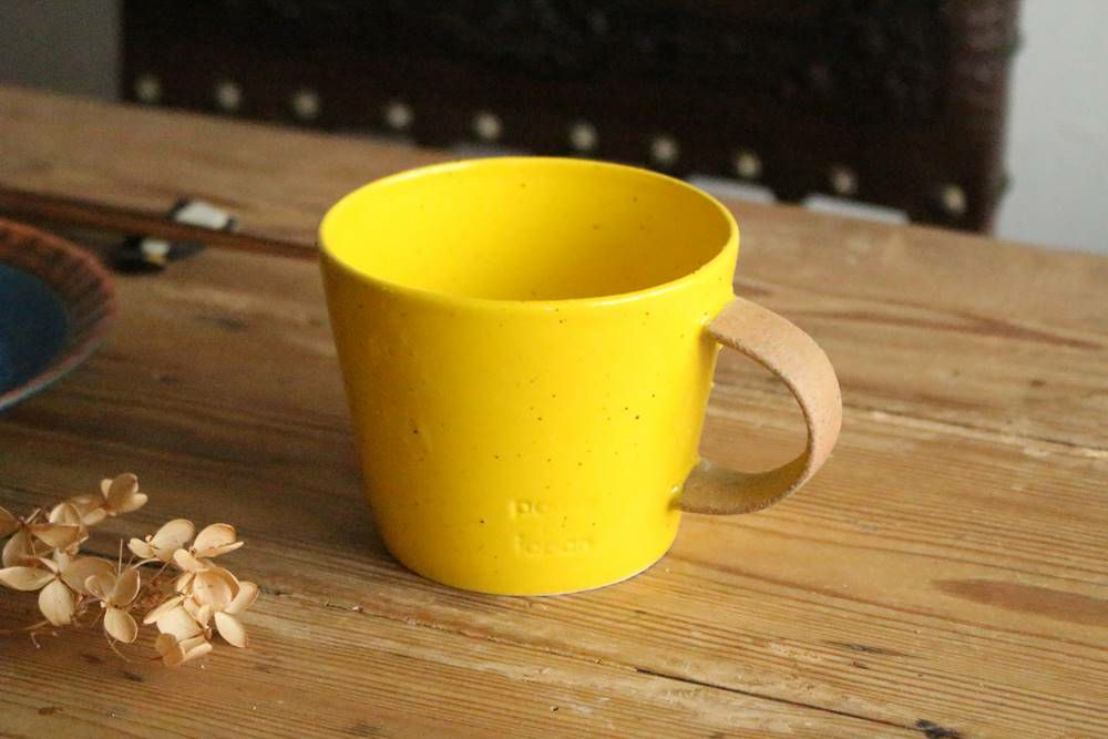 シンプルな美濃焼きのマグカップ黄色