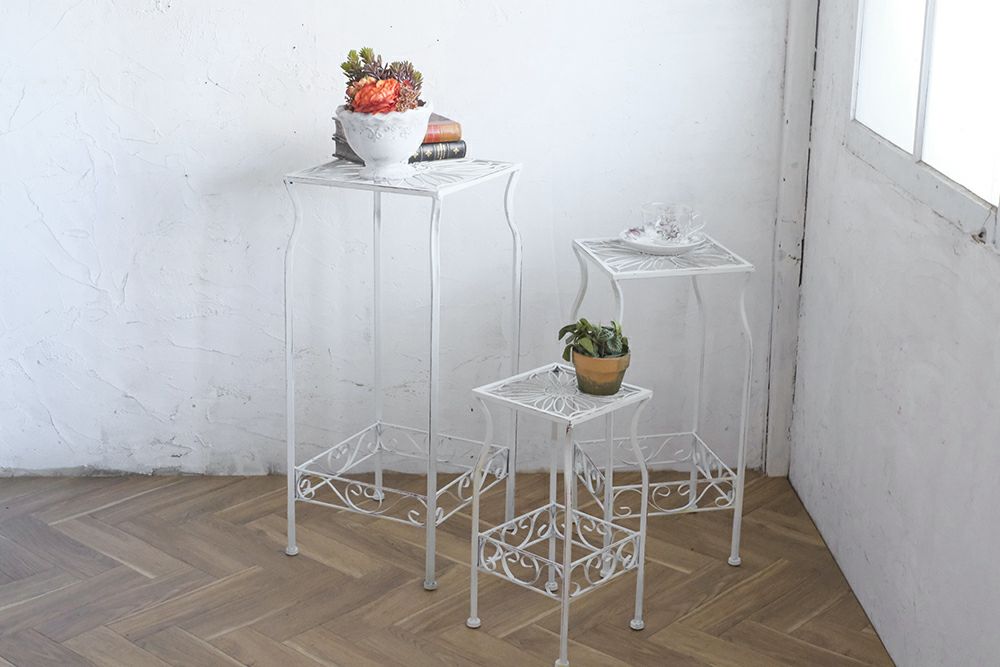 白いアイアンのコンソール