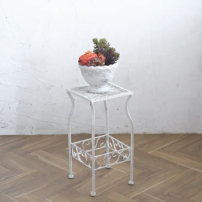 アンティーク調の白いアイアンコンソール