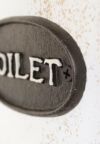 アイアン製のトイレサイン