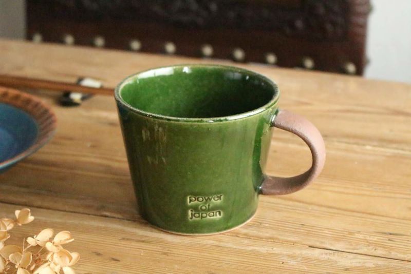 美濃焼きのマグカップ緑色