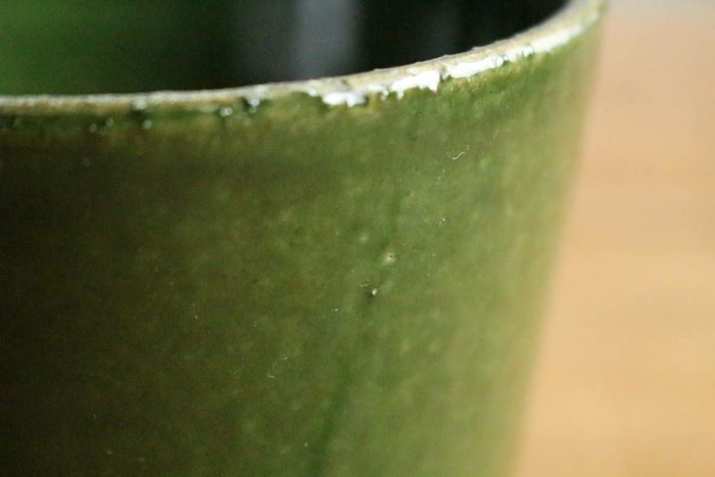 美濃焼きのマグカップ緑風合い