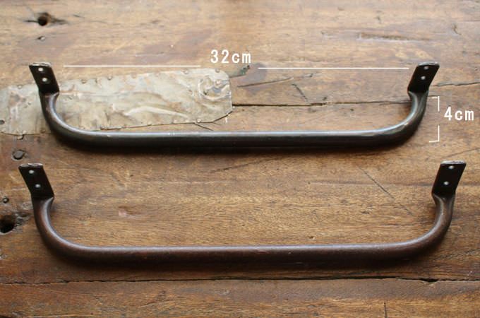 素朴な鉄のドアハンドル31cm