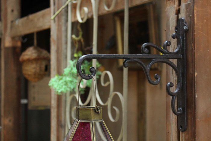 アラベスク・ハンギングブラケット ダークブラウン/植物や看板を吊るして飾る鉄製フック の通販 アンティーク調でおしゃれなフック 取っ手  DIYのお店MALTO