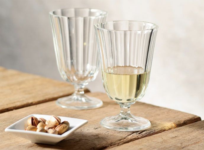 背の低いワイングラス