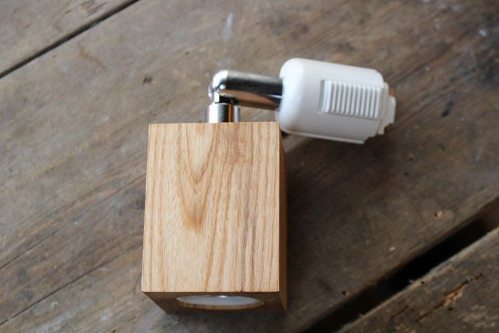 木製のシーリングライト器具