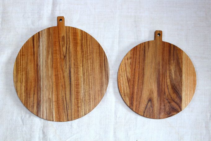 チーク材でできた丸いまな板