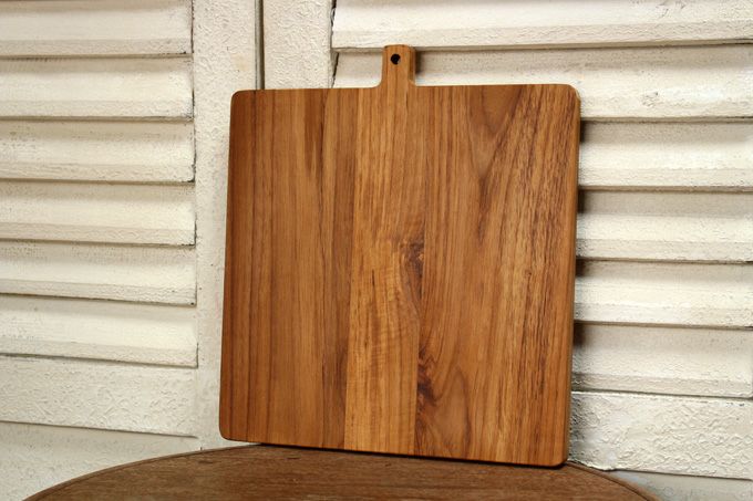 正方形の木製カッティングボード