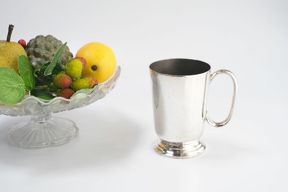 アンティーク シルバープレートビアカップ イギリス シンプルな形のタンカード