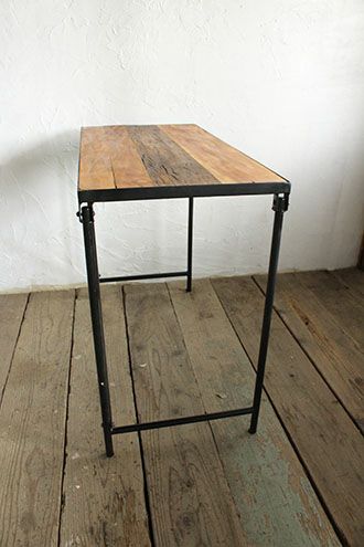 シンプルな木製天板デスク