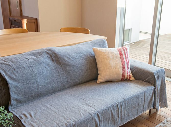 ソファカバーにもなるコットンファブリック