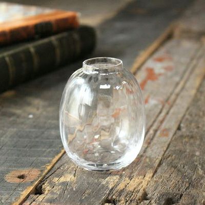小さなガラス花瓶
