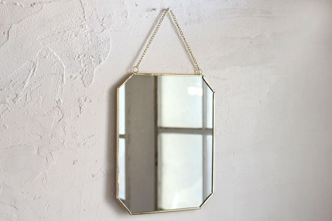 シンプルな四角い壁掛け鏡