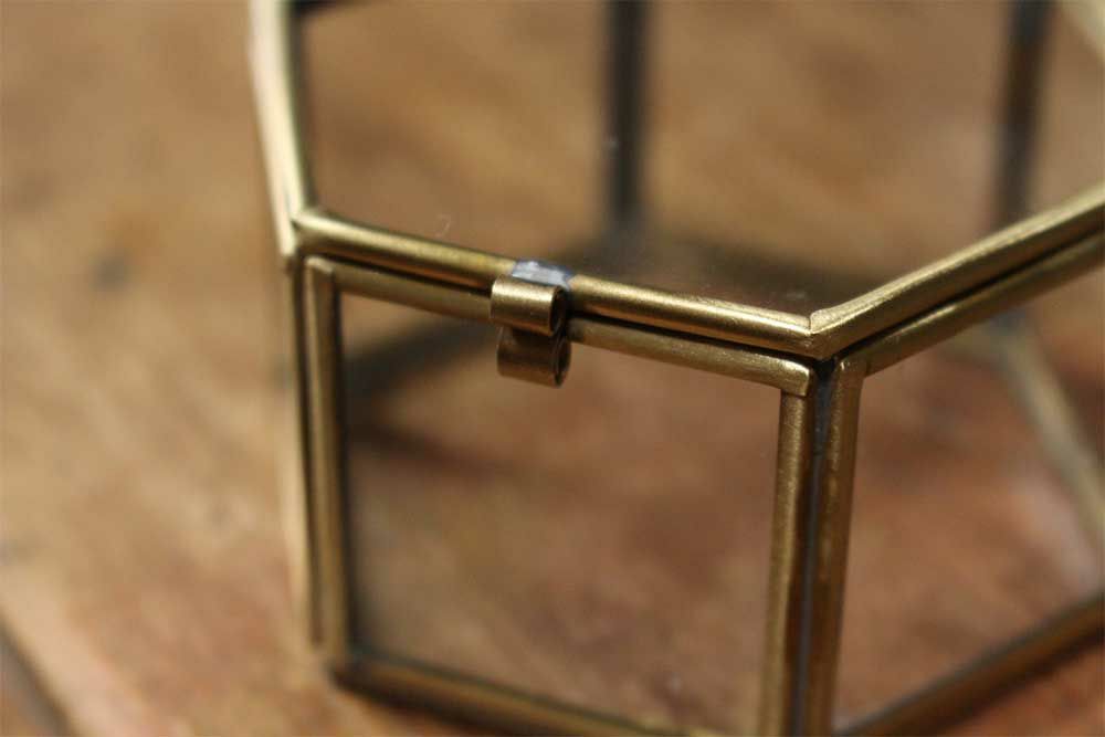 蓋付きのガラスジュエリーボックス