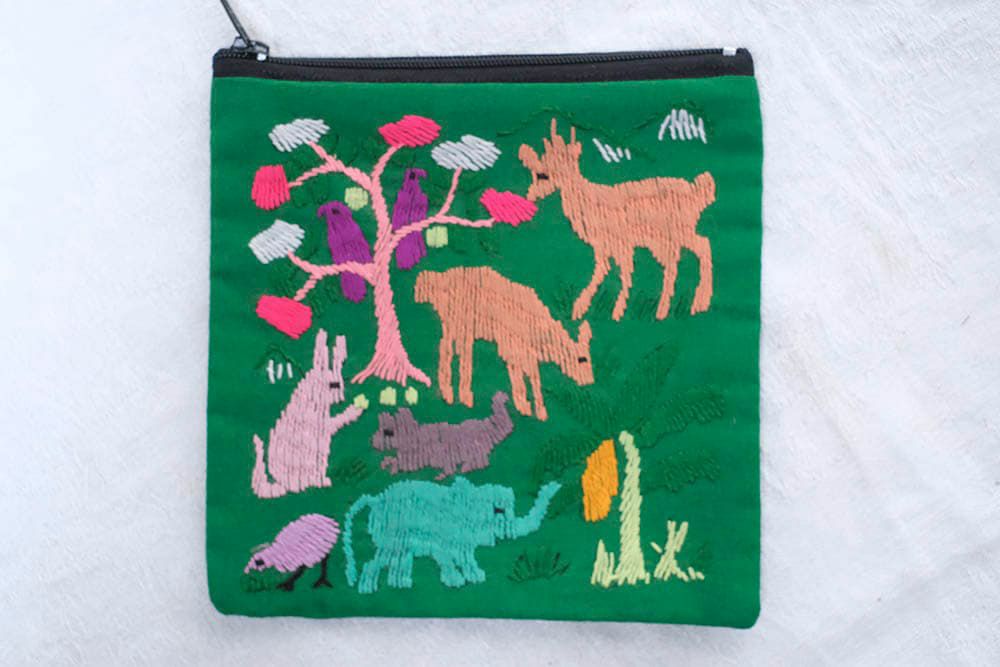 かわいい(u)ラオス手刺繍ポーチ(森の動物・森の暮らし)Sサイズ かわいい(u)ラオス手刺繍ポーチ(森の動物・森の暮らし)Sサイズ