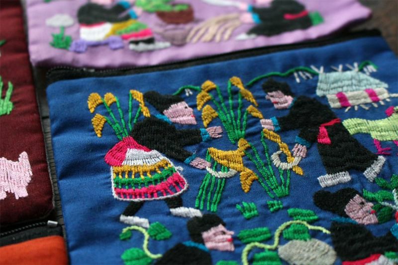 モン族手刺繍ポーチ緑