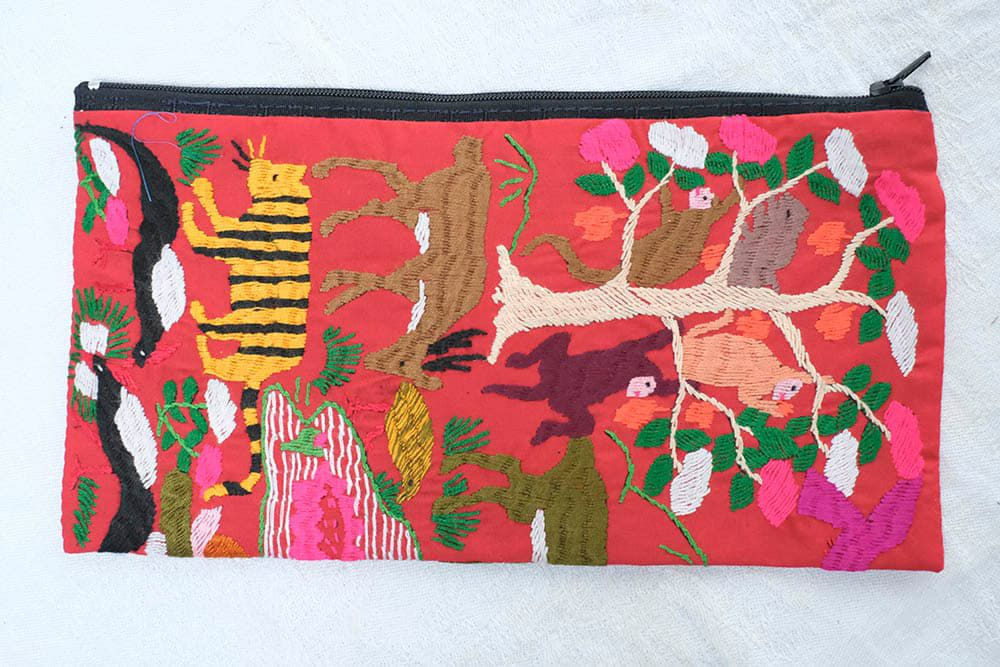 ラオス手刺繍ポーチ(森の動物・森の暮らし)Lサイズ