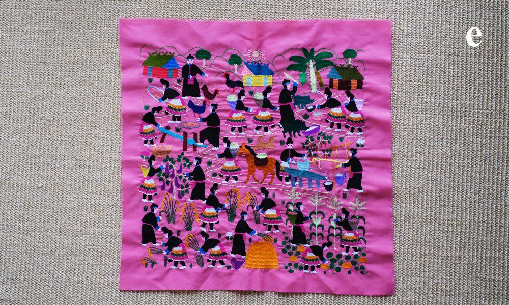 ラオス手刺繍クロス(森の動物・森の暮らし)50×50cm