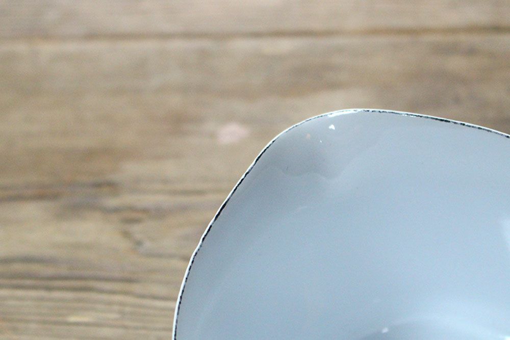 黒く見えるのは地金の鉄です