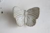 陶器の蝶のオブジェ