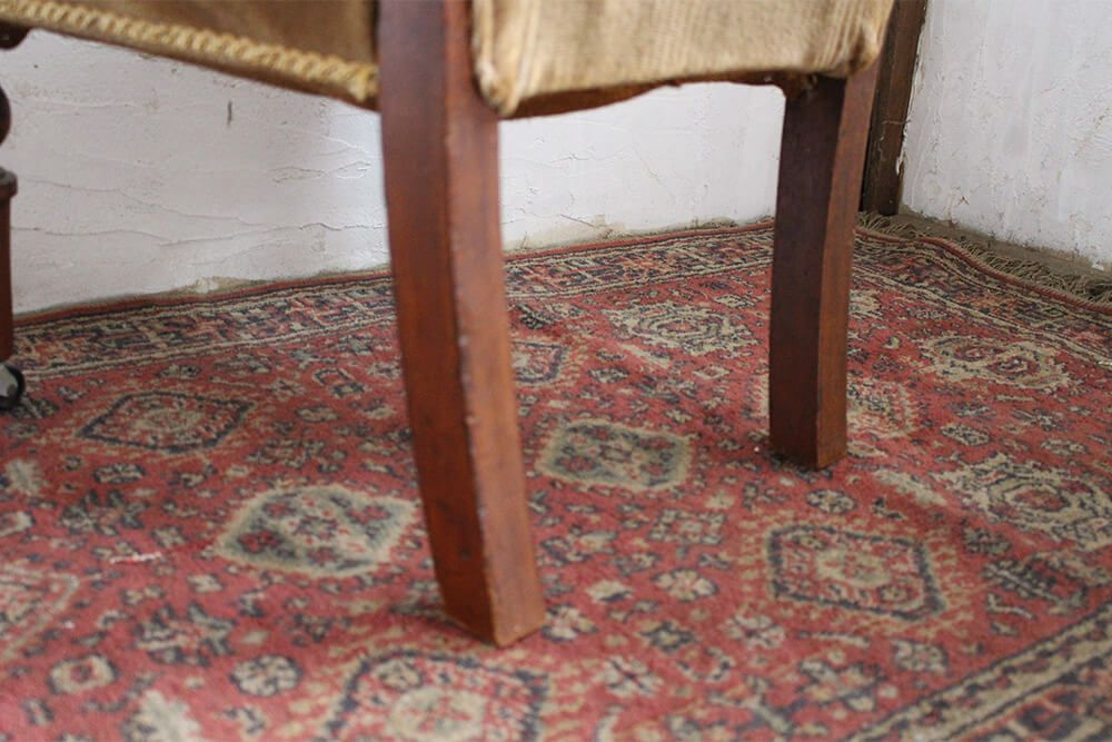 ナーシングチェアの後足