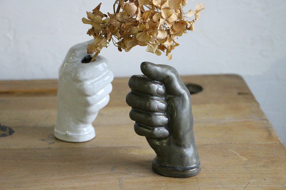 AS POTTERY / HAND