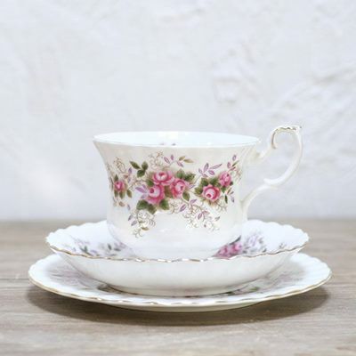 アンティークRoyal Albert(ロイヤルアルバート)の食器を通販