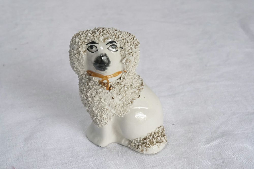 アンティーク陶器の犬の置物2