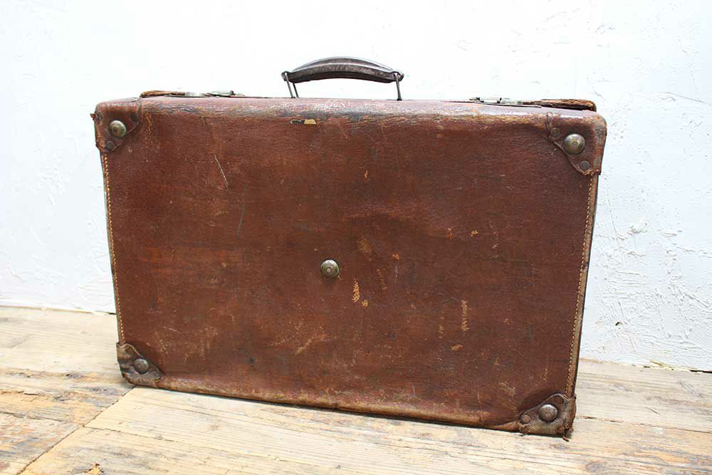 アンティーク レザースーツケース イギリス 当時の持ち主のイニシャルが入った革のトランク 収納やディスプレイに