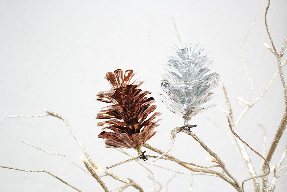 松ぼっくりのオーナメント