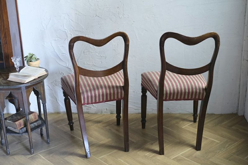 英国アンティークの飾り椅子