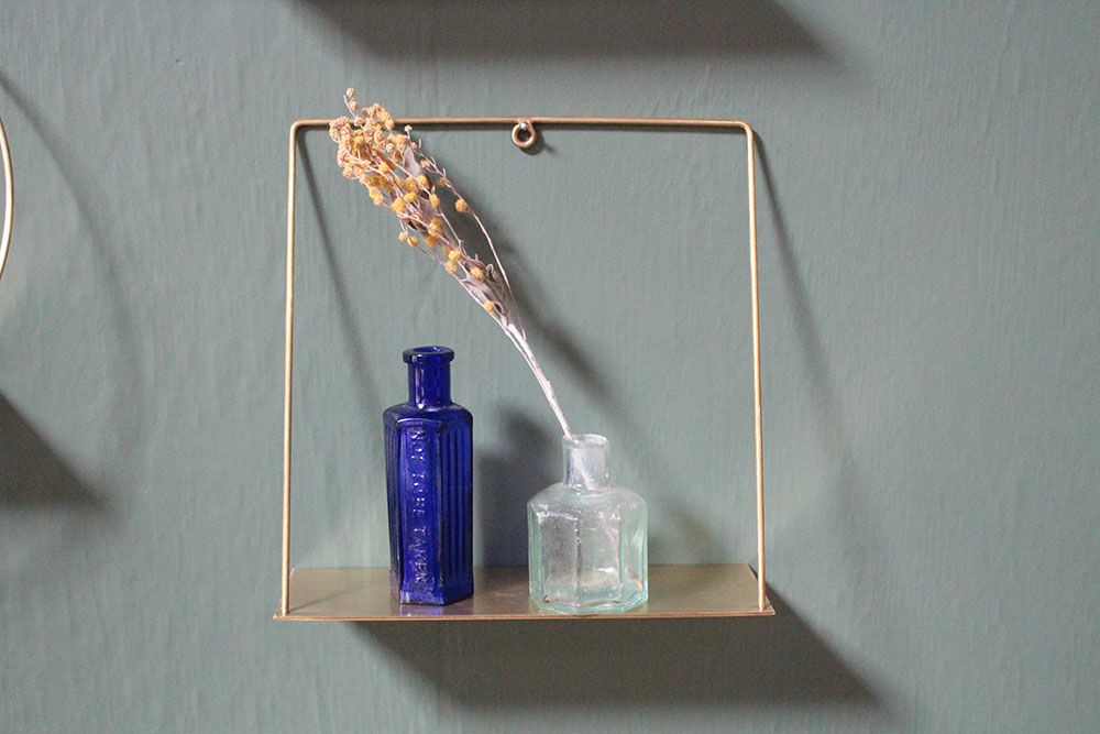 オリビア・スモールウォールシェルフ/真鍮の繊細なラインが壁面に映えるおしゃれな壁面棚04