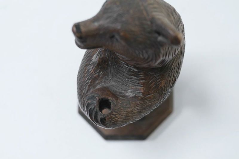 ヨーロッパのアンティーク木彫り熊ペンを入れる穴