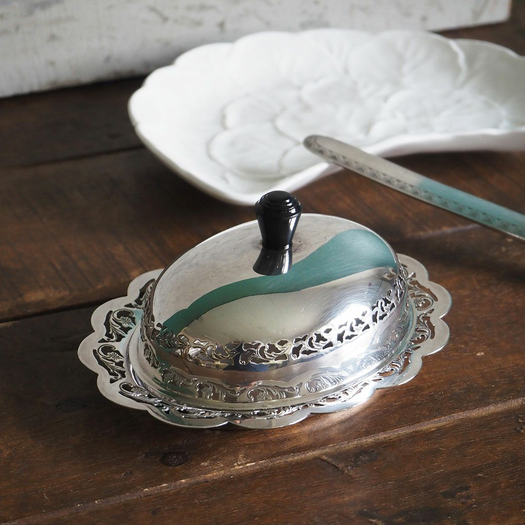 アンティークシルバーのバターケース