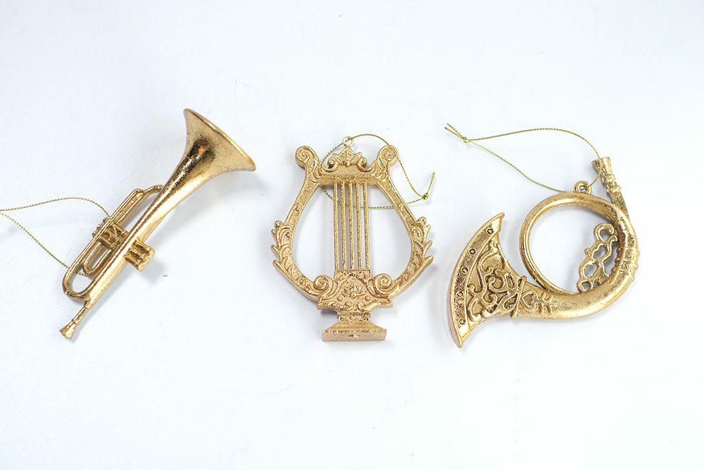 ゴールドのオーナメント