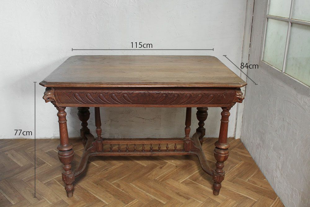 アンリ２世様式のテーブル