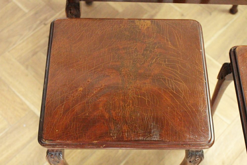 木目の美しいアンティークフレンチ ネストテーブル