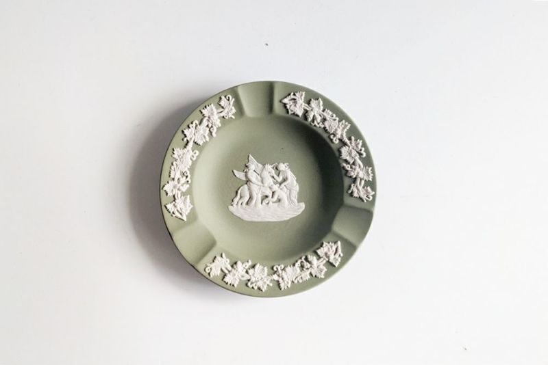 ヴィンテージ WEDGWOODジャスパーアシュトレイ イギリス 珍しい緑の灰皿の通販 アンティークショップMALTOオンライン