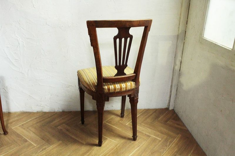 アンティークチェア/ルイ１６世様式 フランス カービングの素敵な椅子 