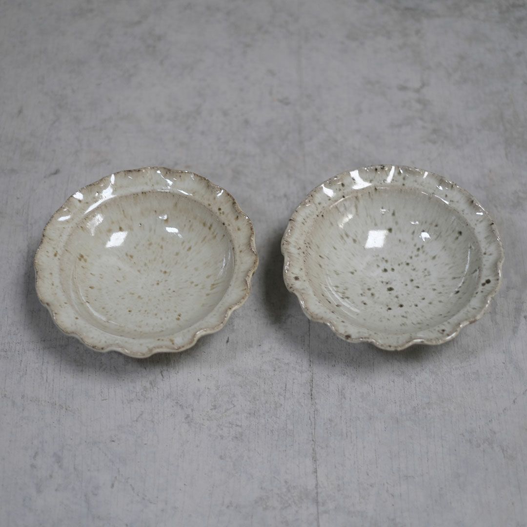 岡泰造・ワラ灰釉輪花鉢