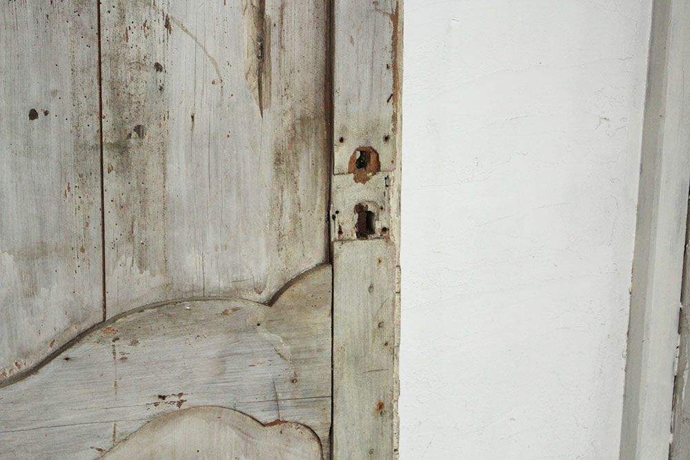 アンティークドア フランス 白い木製ドア エレガントな装飾 