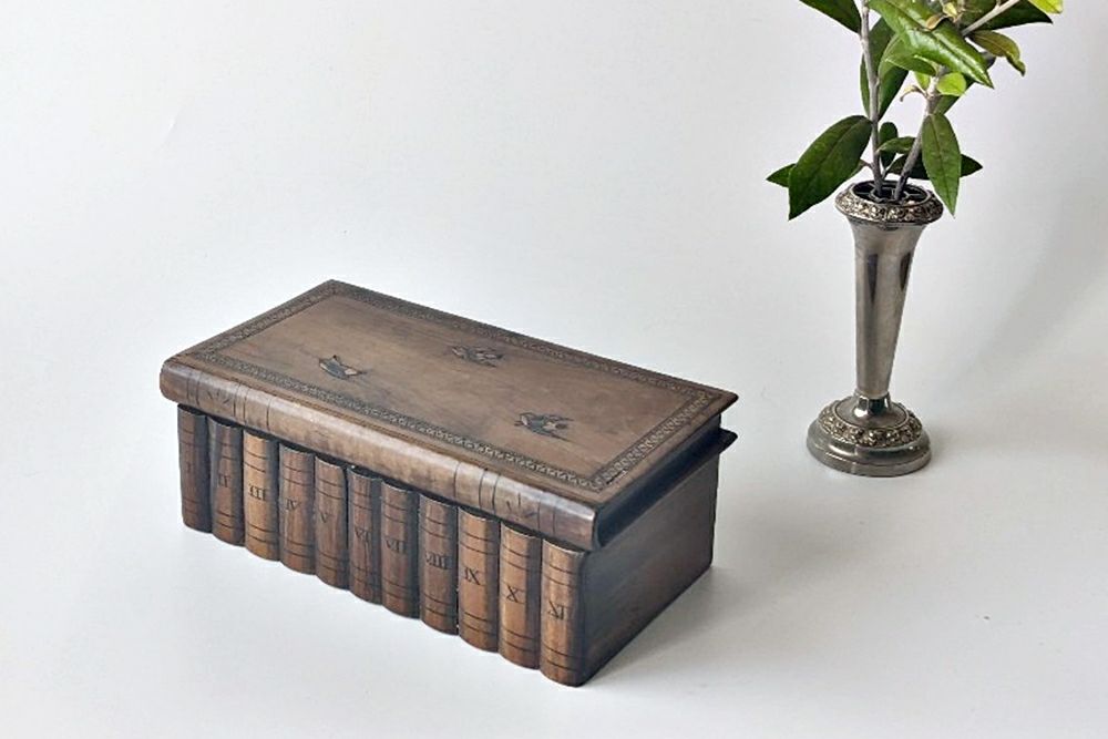 アンティーク 寄木細工 小箱 イギリス 本型 鳥の装飾パーケットボックス