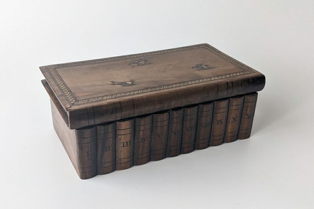 アンティーク 寄木細工 小箱 イギリス 本型 鳥の装飾パーケット 