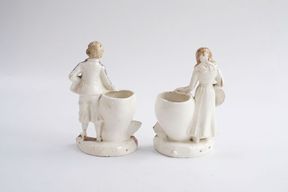 アンティークフラワーベース ペア 陶器 男女の人形モチーフ 花瓶の通販 