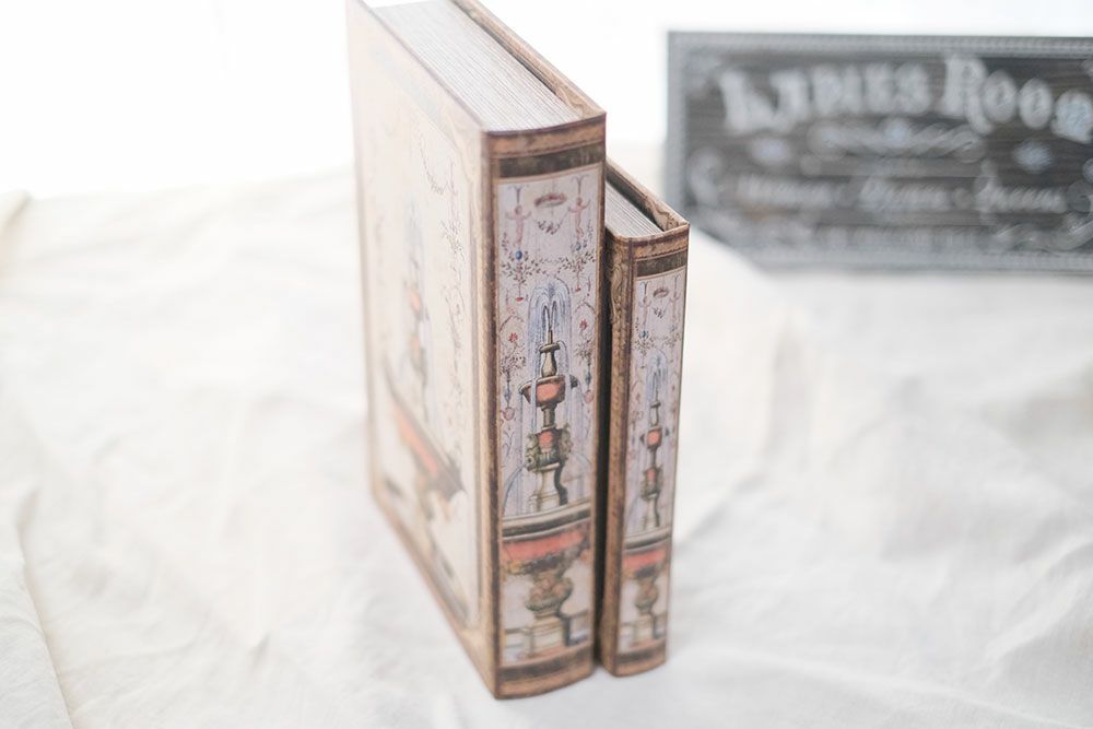 クラシカルなデザインのブックボックス