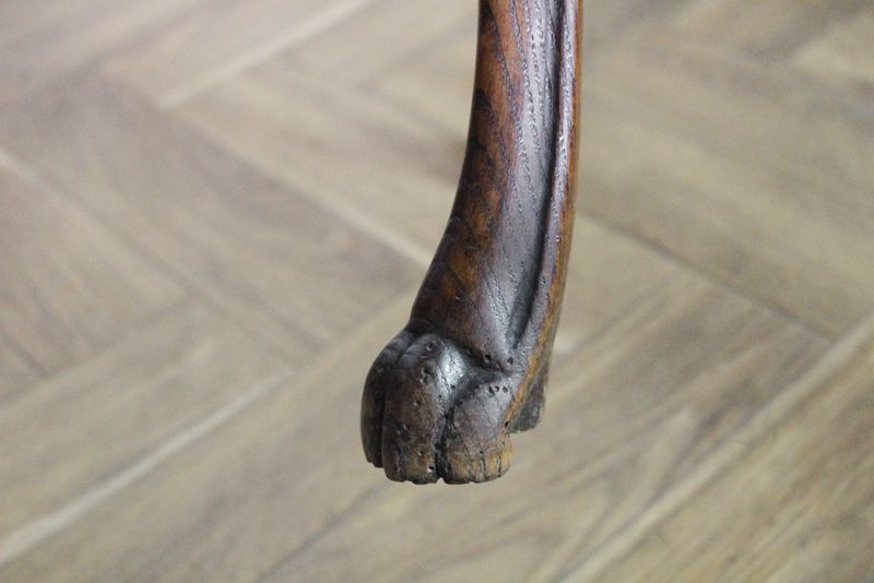 カブリオールレッグと呼ばれる足の装飾