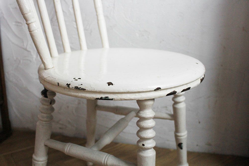 アンティーク ペイントキッチンチェア 白いペイント椅子