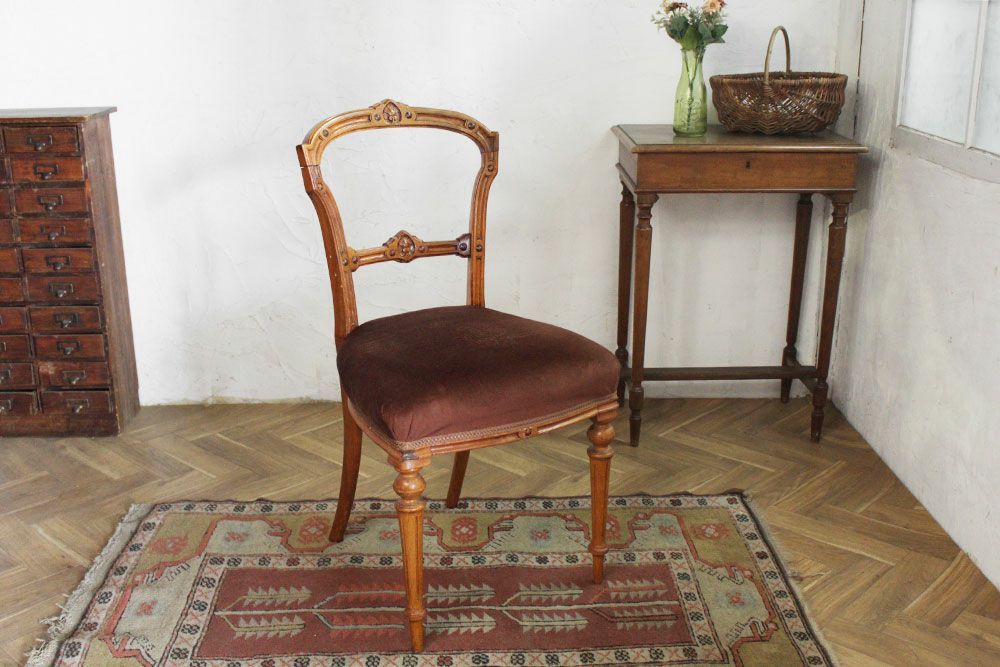 フランスのアンティークの椅子